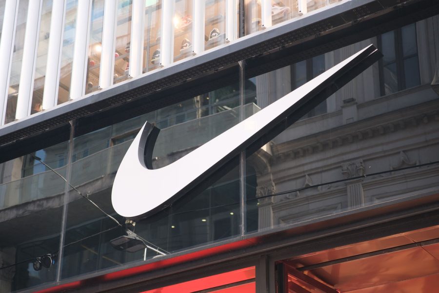 Responsive Nike Logo am Store